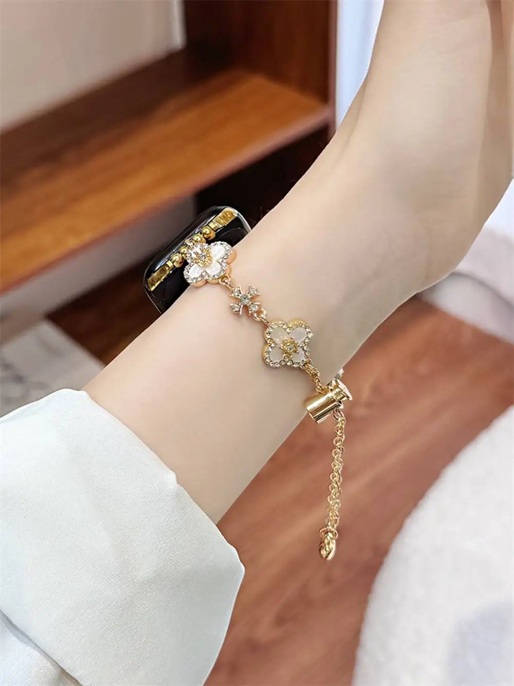 Fashion Bling elegant Metal bracelet For Apple Watch band link women Series 8/7/6/10/9 40mm 41mm 44mm 45mm 46mm Strap