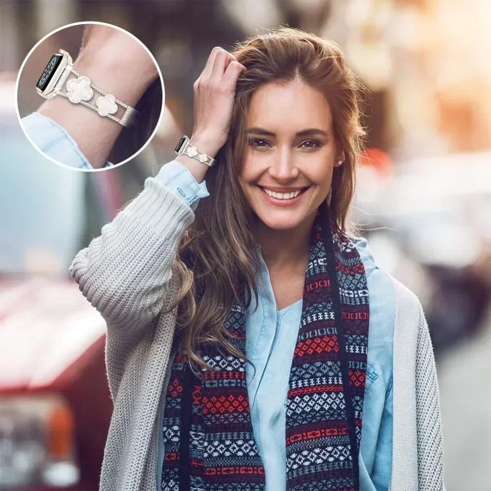 Diamond Four-leaf Clover Metal Strap for Apple Watch Ultra2 Women Band 49/46/45/44/42/41/40/38 Iwatch Series 10 9 8 7 6 Bracelet Diamond Four-leaf Clover Metal Strap for Apple Watch Ultra2 Women Band 49/46/45/44/42/41/40/38 Iwatch Series 10 9 8 7 6 Bracelet