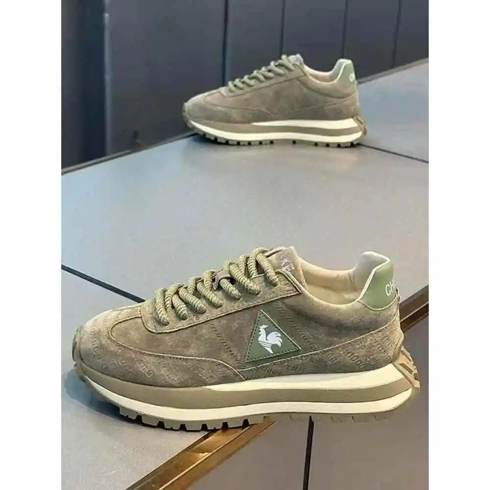 Men's running shoes are light and breathable casual shoes, simple daily men's outdoor leisure sports, new fashion