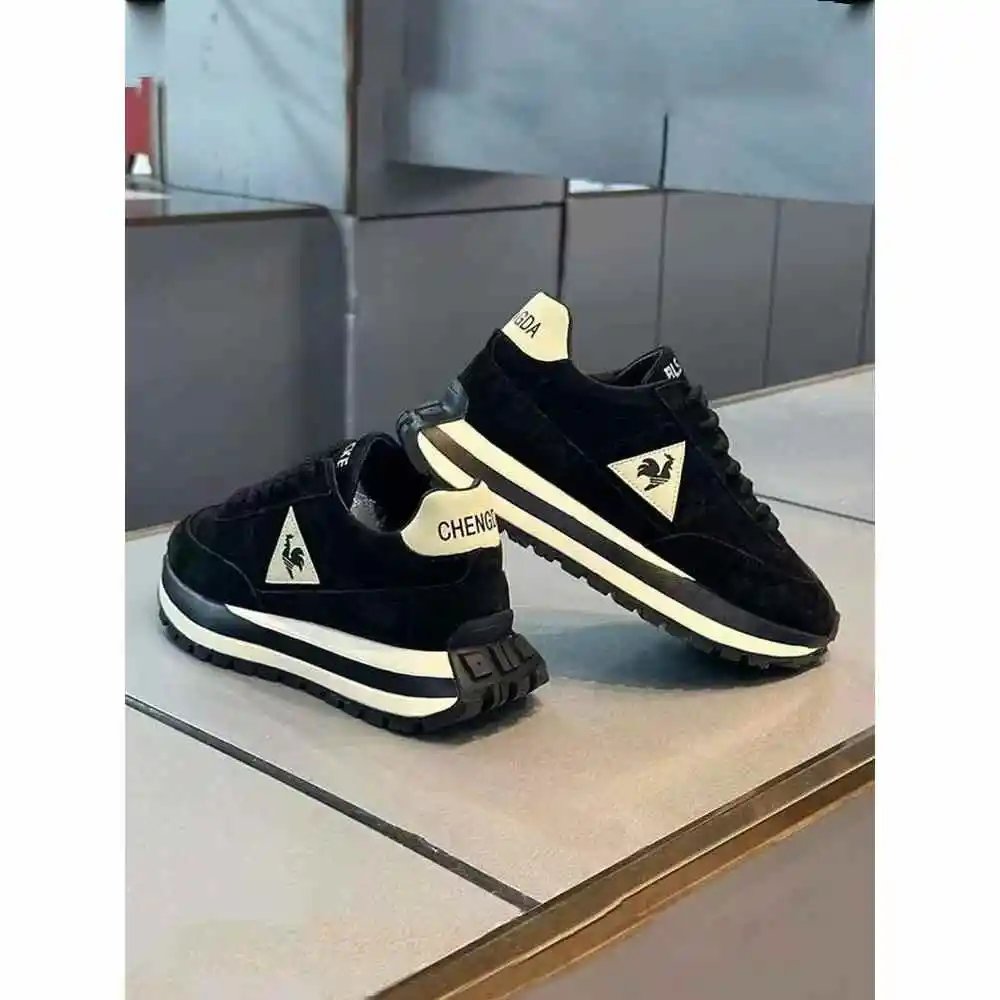 Men's running shoes are light and breathable casual shoes, simple daily men's outdoor leisure sports, new fashion