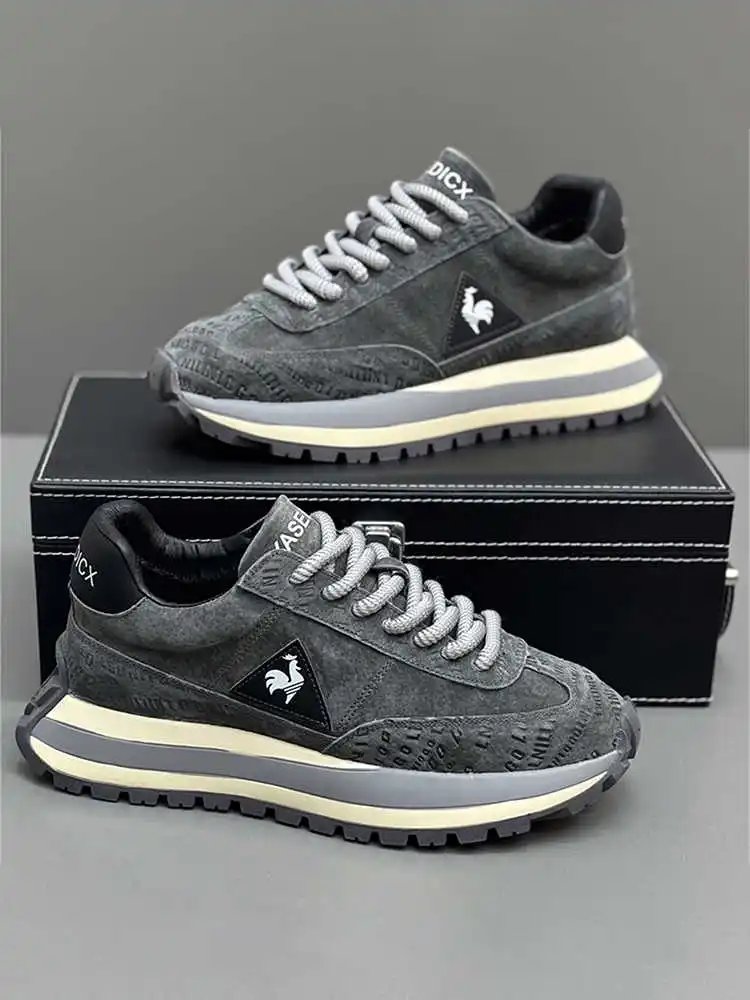 Men's running shoes are light and breathable casual shoes, simple daily men's outdoor leisure sports, new fashion