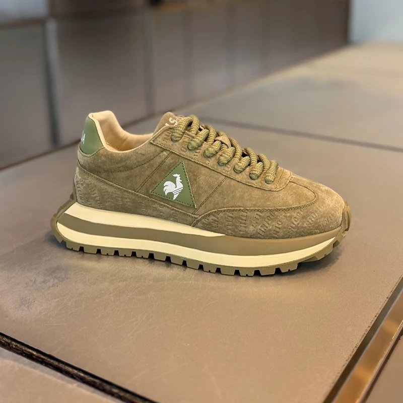 Men's running shoes are light and breathable casual shoes, simple daily men's outdoor leisure sports, new fashion