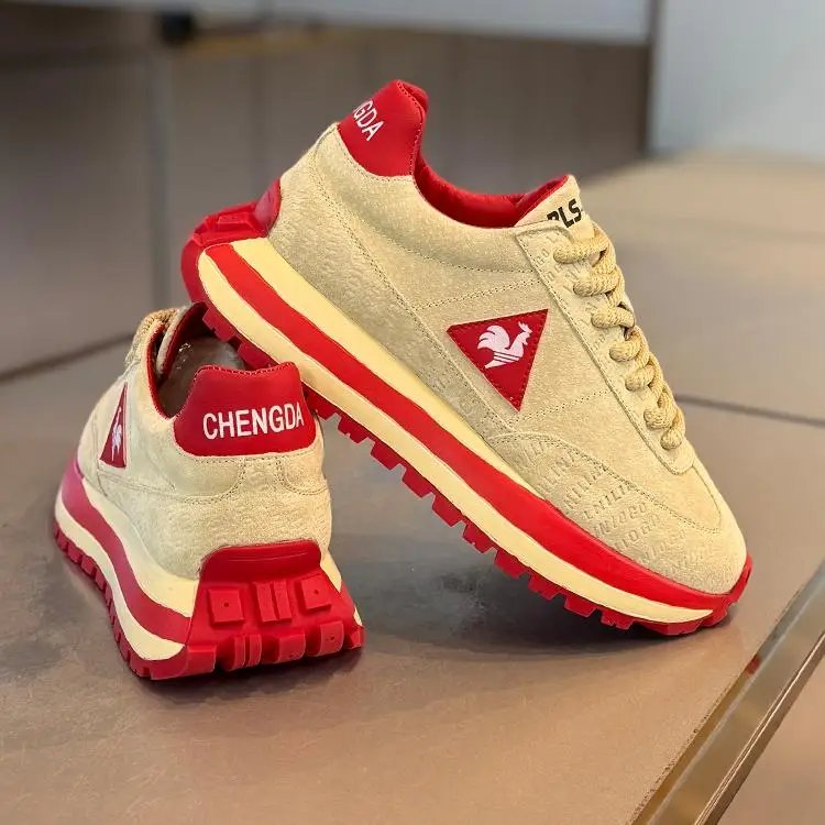 Men's running shoes are light and breathable casual shoes, simple daily men's outdoor leisure sports, new fashion