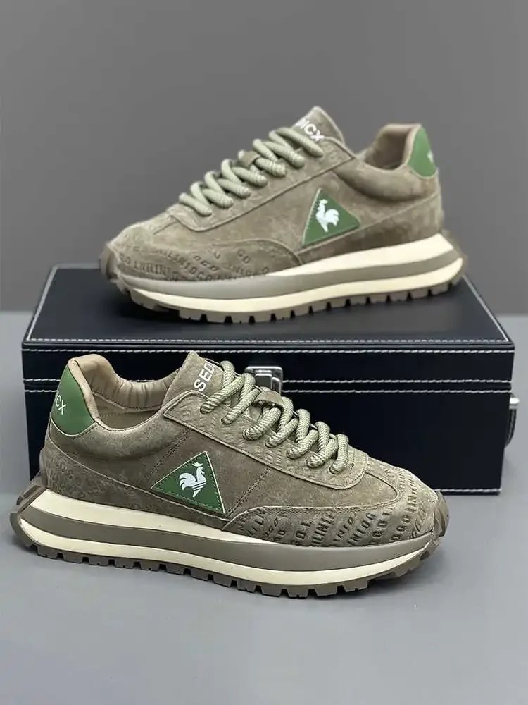 Men's running shoes are light and breathable casual shoes, simple daily men's outdoor leisure sports, new fashion