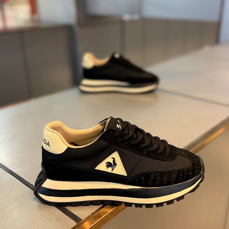 Men's running shoes are light and breathable casual shoes, simple daily men's outdoor leisure sports, new fashion