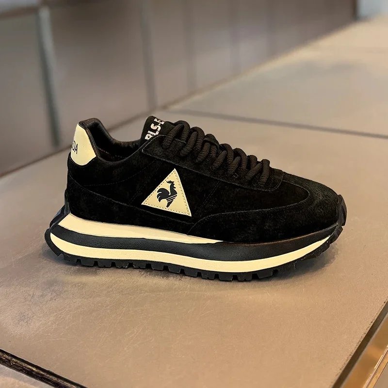 Men's running shoes are light and breathable casual shoes, simple daily men's outdoor leisure sports, new fashion