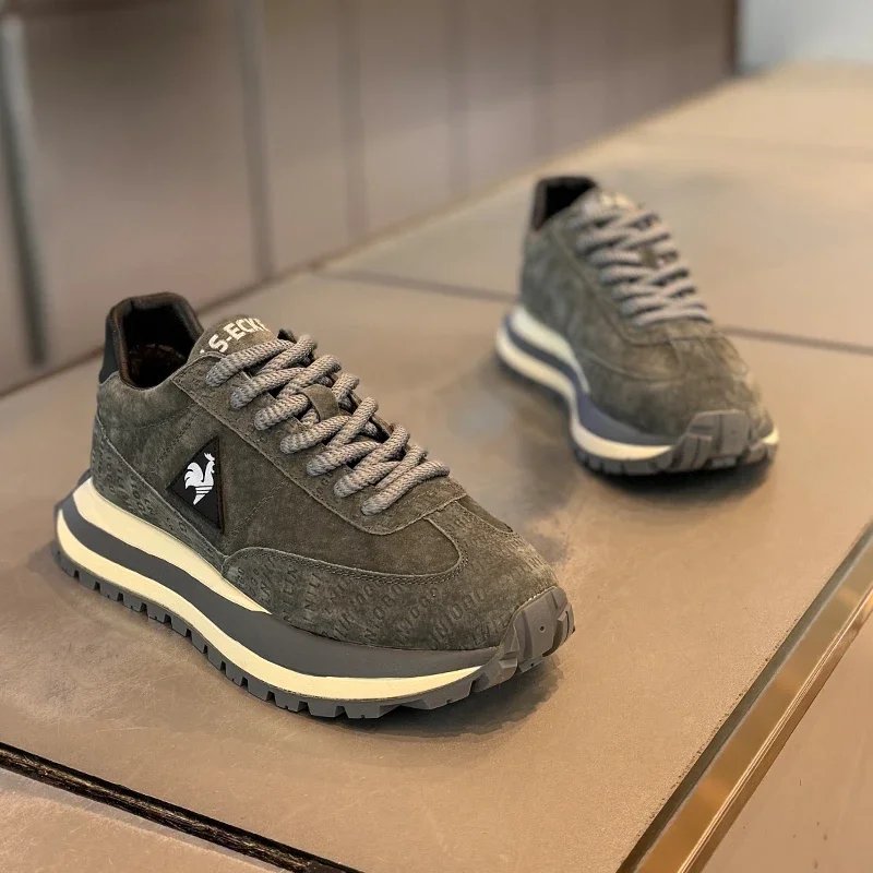 Men's running shoes are light and breathable casual shoes, simple daily men's outdoor leisure sports, new fashion