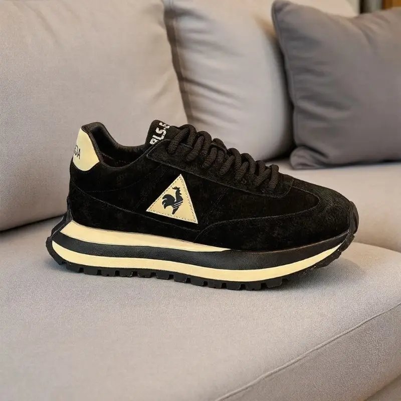 Men's running shoes are light and breathable casual shoes, simple daily men's outdoor leisure sports, new fashion