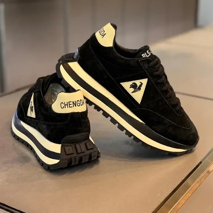 Men's running shoes are light and breathable casual shoes, simple daily men's outdoor leisure sports, new fashion