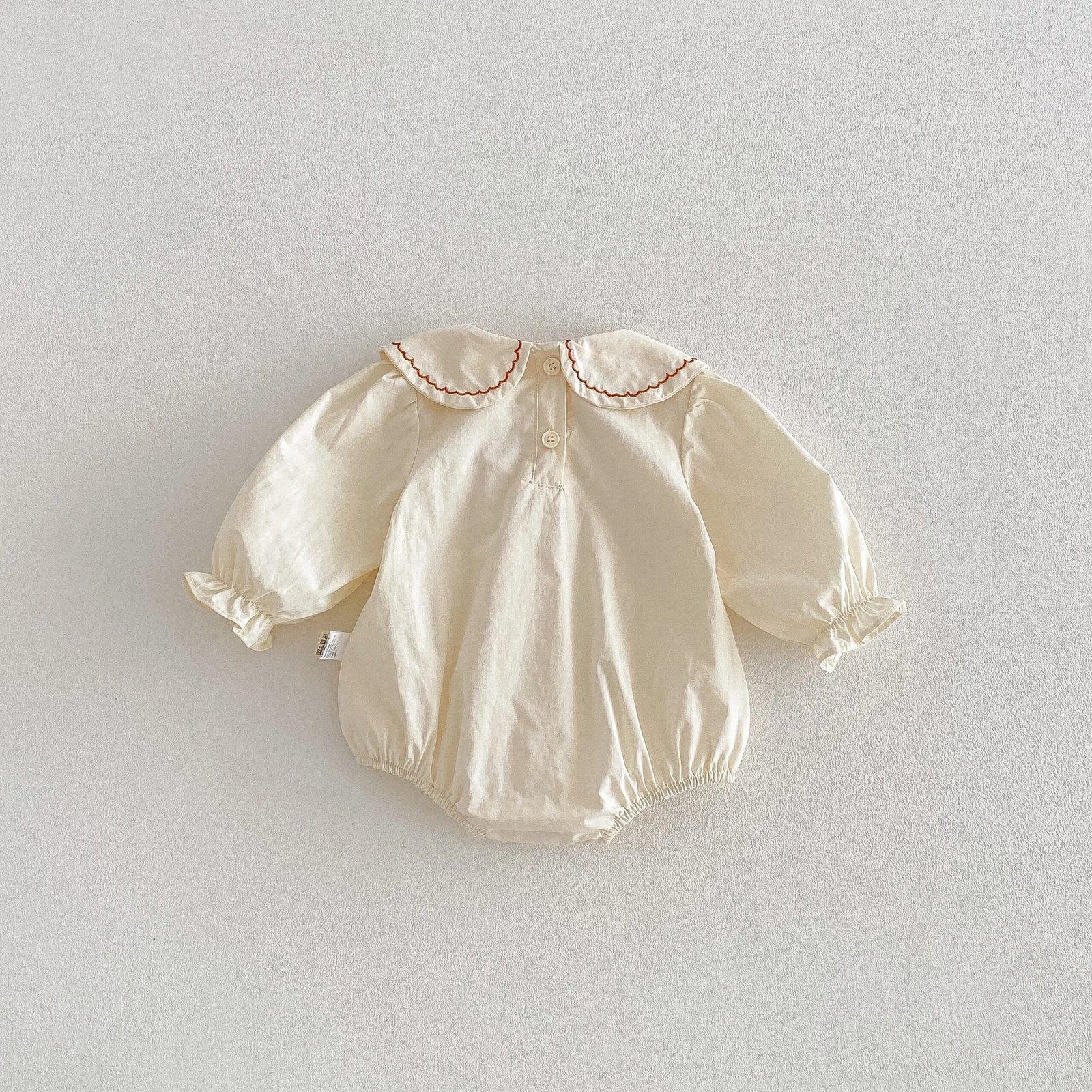 New style one-piece baby dress with trendy collar and bag on the back, suitable for spring and autumn seasons