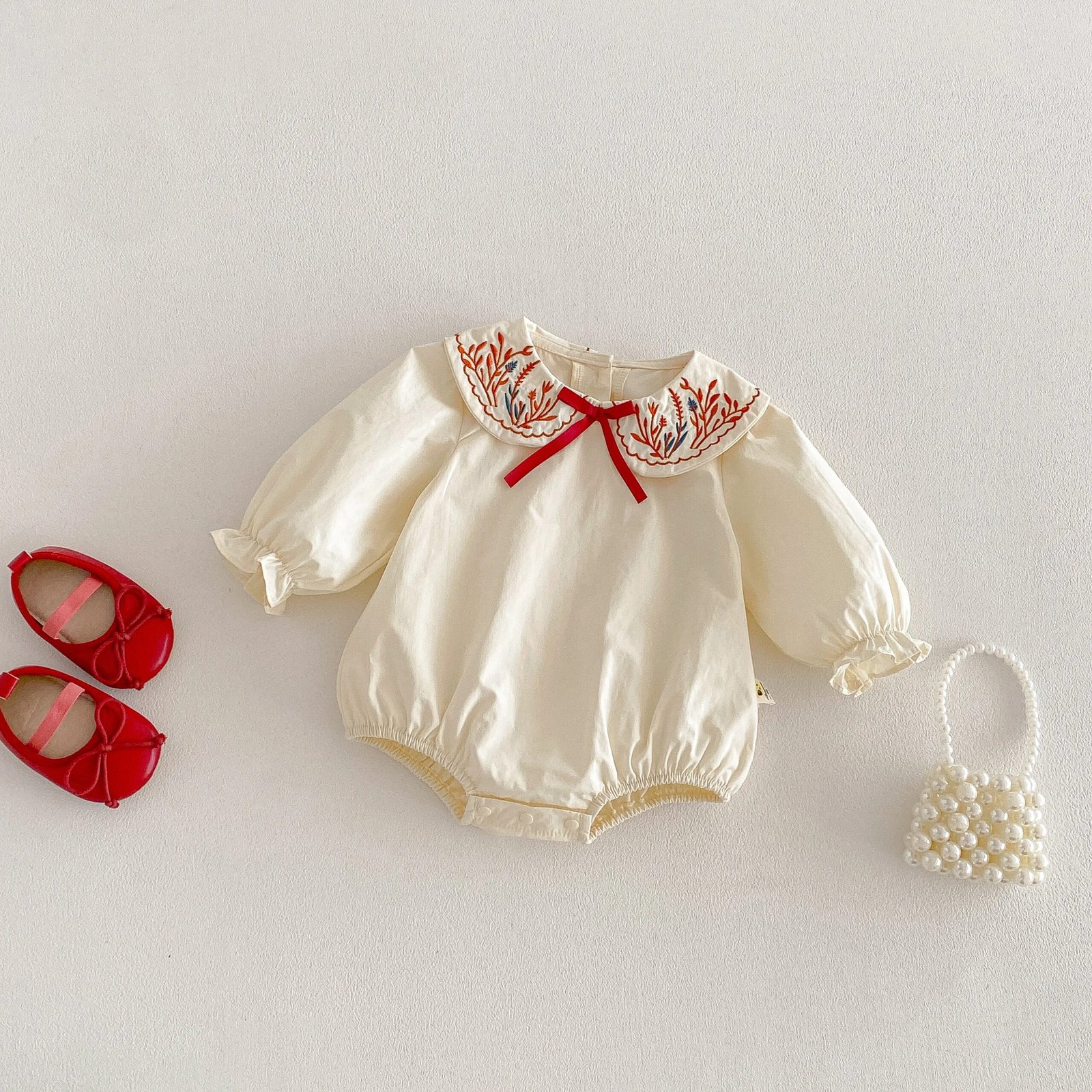 New style one-piece baby dress with trendy collar and bag on the back, suitable for spring and autumn seasons
